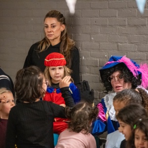 2025-11-23 Sint leest voor-15